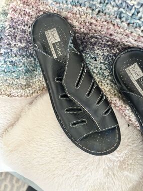 Josef Seibel Black Slide Leather Sandals with Contrast Stitching. Size 41